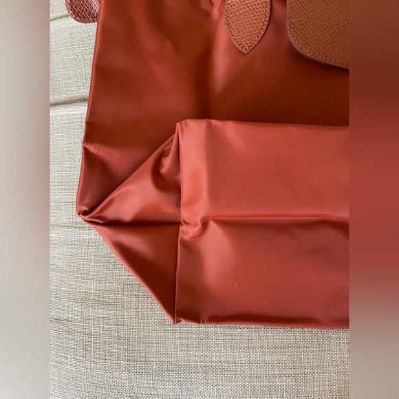 Longchamp Le pliage medium tote bag in chestnut - Picture 10 of 15